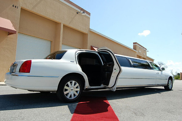 Mesa White Lincoln Stretch Limo